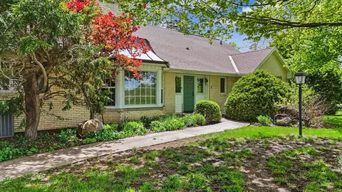 3 Lake Park Rd, Champaign, IL 61822