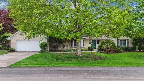 3 Lake Park Rd, Champaign, IL 61822