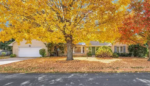 3 Lake Park Rd, Champaign, IL 61822