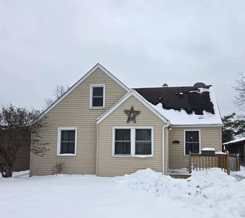 815 Kingsley Dr, Machesney Park, IL 61115