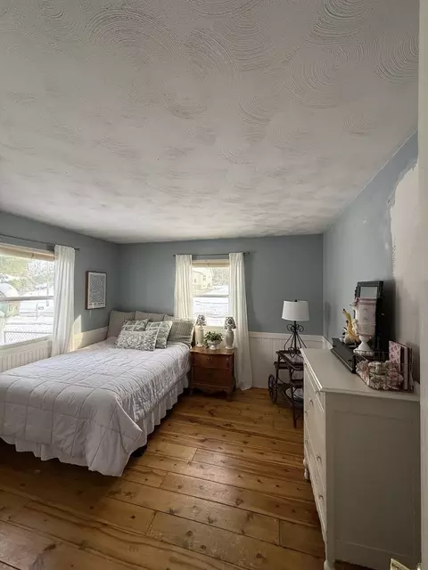 Bedroom - 805 5th Ave, Dixon, IL 61021 photo 2 of 3