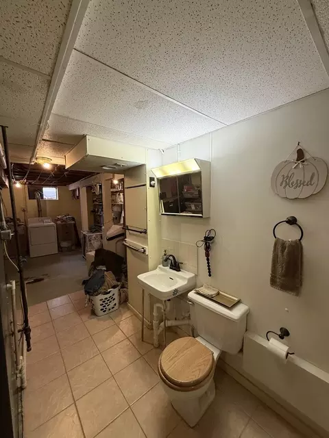 Bath - 805 5th Ave, Dixon, IL 61021 photo 2 of 2