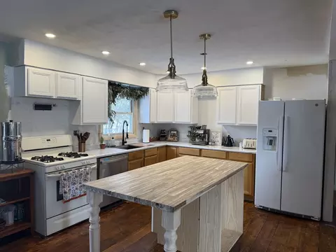 Kitchen - 805 5th Ave, Dixon, IL 61021 photo 1 of 3