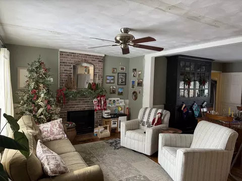 Living - 805 5th Ave, Dixon, IL 61021 photo 1 of 3