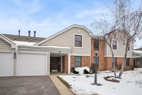 28 Regent Cir #B2, Schaumburg, IL 60193