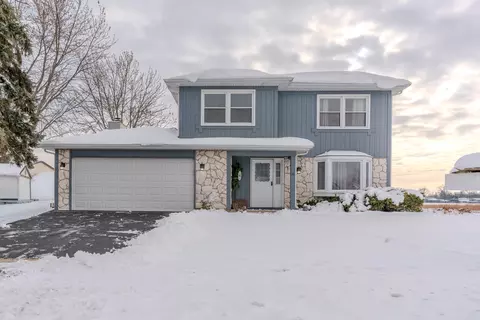 601 Bluff St, Carol Stream, IL 60188