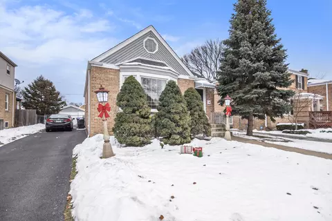 1673 Spruce Ave, Des Plaines, IL 60018 photo 2