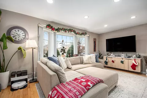 1673 Spruce Ave, Des Plaines, IL 60018 photo 4