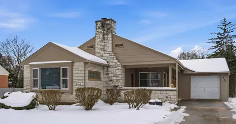 311 Grove St, Crystal Lake, IL 60014
