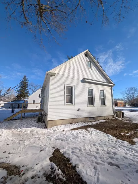 Exterior - 543 E 3rd St, El Paso, IL 61738 photo 1 of 3