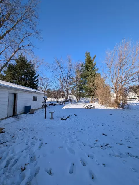 Exterior - 543 E 3rd St, El Paso, IL 61738 photo 2 of 3