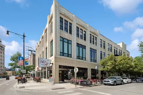 1215 W Gunnison St #322, Chicago, IL 60640