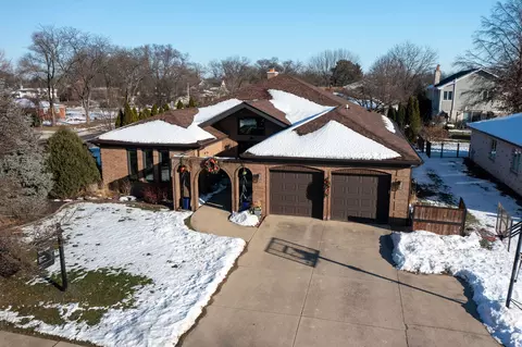 917 Tamer Ln, Glenview, IL 60025