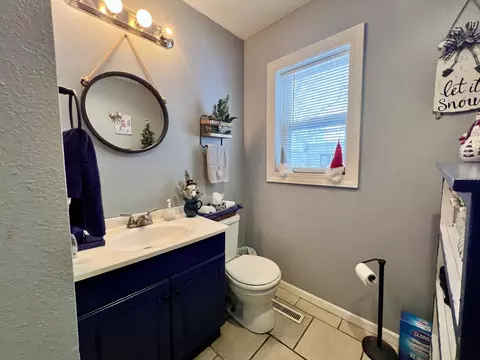 Bath - 108 E Illinois St, Mansfield, IL 61854 photo 1 of 2