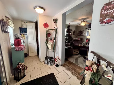 Entry Way - 108 E Illinois St, Mansfield, IL 61854 photo 1 of 1