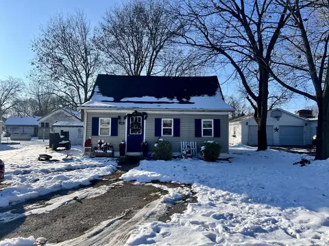 Exterior - 108 E Illinois St, Mansfield, IL 61854 photo 2 of 5