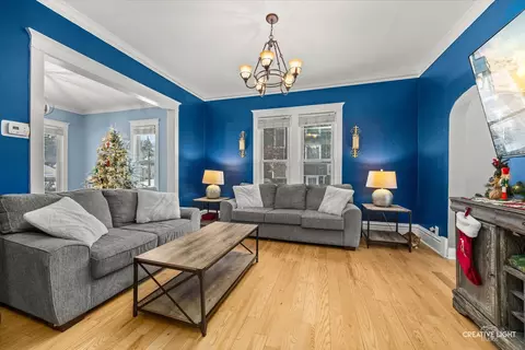 Living - 44 Monroe St, Elgin, IL 60123 photo 2 of 2