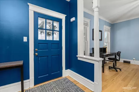 Entry Way - 44 Monroe St, Elgin, IL 60123 photo 1 of 4