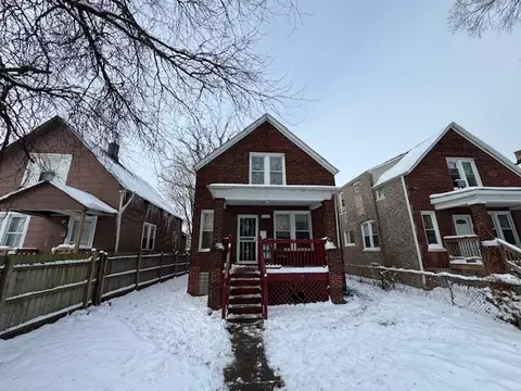 9238 S Dauphin Ave, Chicago, IL 60619