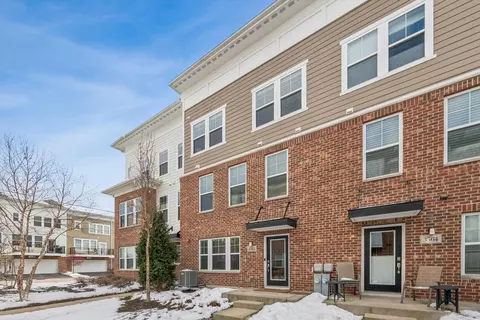 3562 Sawgrass Dr, Woodridge, IL 60517