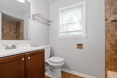 Bath - 2191 171st St, Hazel Crest, IL 60429 photo 2 of 3