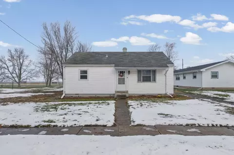 310 E Main St, Buckley, IL 60918 photo 2