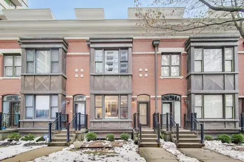 1327 S Indiana Pkwy, Chicago, IL 60605