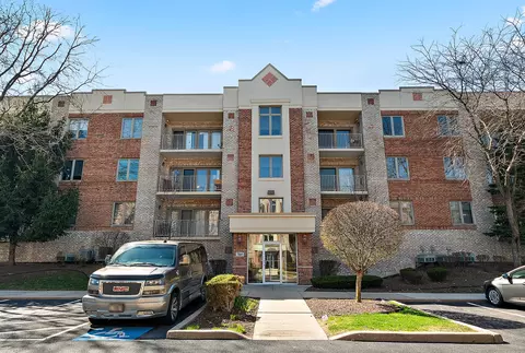 7841 W 157th St #208, Orland Park, IL 60462