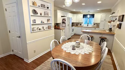 Dining - 516 Christopher St, Morrison, IL 61270 photo 2 of 2