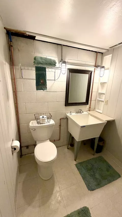 Bath - 516 Christopher St, Morrison, IL 61270 photo 2 of 2
