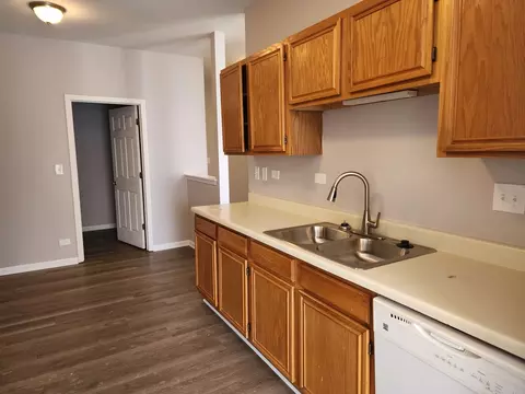 Kitchen - 13 Brian Ct, Algonquin, IL 60102 photo 1 of 2