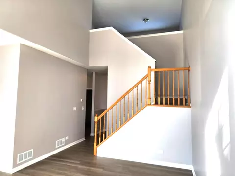 Living - 13 Brian Ct, Algonquin, IL 60102 photo 1 of 3