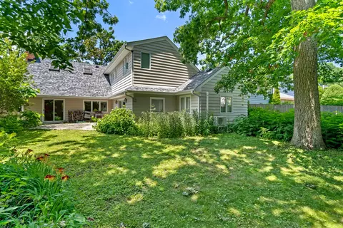 Exterior - 321 Newman Ct, Lake Bluff, IL 60044 photo 2 of 2