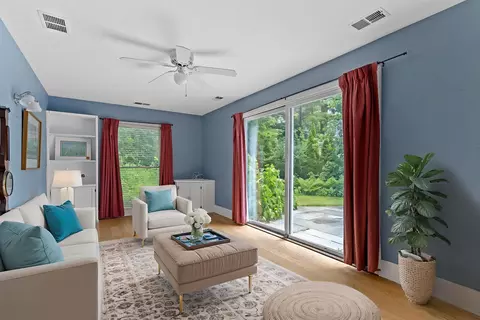 Living - 321 Newman Ct, Lake Bluff, IL 60044 photo 1 of 1