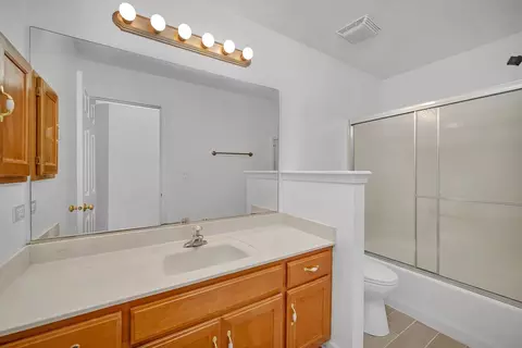 Bath - 23033 Ironwood Dr, Plainfield, IL 60586 photo 3 of 3