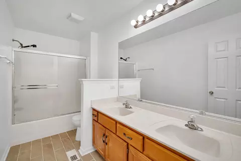 Bath - 23033 Ironwood Dr, Plainfield, IL 60586 photo 2 of 3