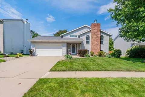 1509 Beckenham Dr, Bloomington, IL 61704