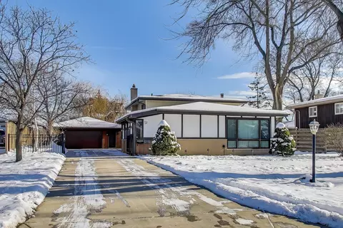 51 James Ct, Glenview, IL 60025