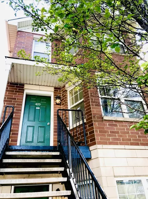 653 W Division St #B, Chicago, IL 60610