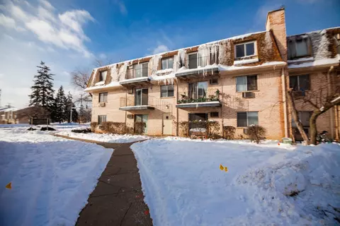 1111 Bloomingdale Rd #2B, Glendale Heights, IL 60139