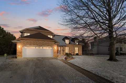 201 Amber Ct, West Chicago, IL 60185