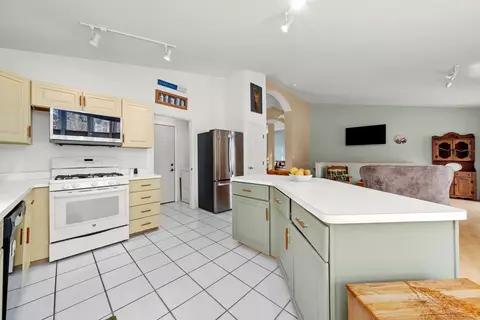 Kitchen - 6522 Sycamore Ct, Mchenry, IL 60050 photo 1 of 6