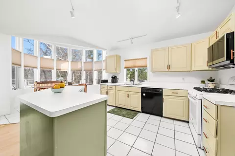 Kitchen - 6522 Sycamore Ct, Mchenry, IL 60050 photo 6 of 6
