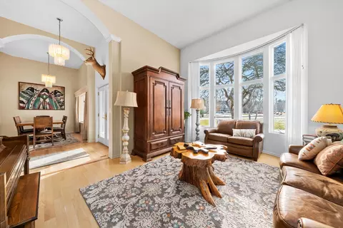 Living - 6522 Sycamore Ct, Mchenry, IL 60050 photo 2 of 5