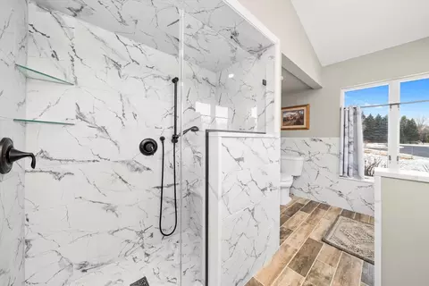 Bath - 6522 Sycamore Ct, Mchenry, IL 60050 photo 2 of 4