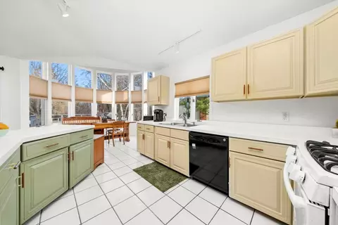 Kitchen - 6522 Sycamore Ct, Mchenry, IL 60050 photo 3 of 6