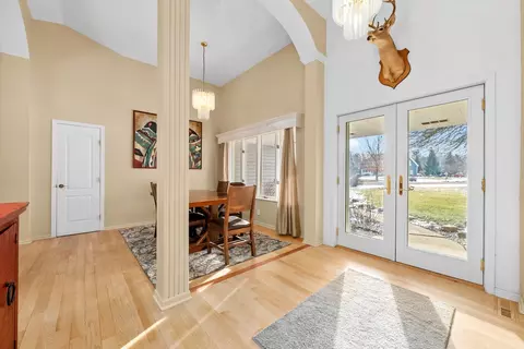 Entry Way - 6522 Sycamore Ct, Mchenry, IL 60050 photo 1 of 2