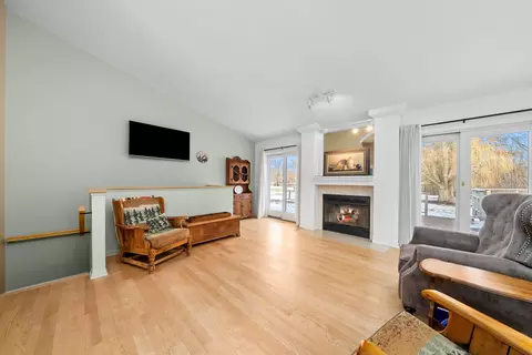 Living - 6522 Sycamore Ct, Mchenry, IL 60050 photo 4 of 5