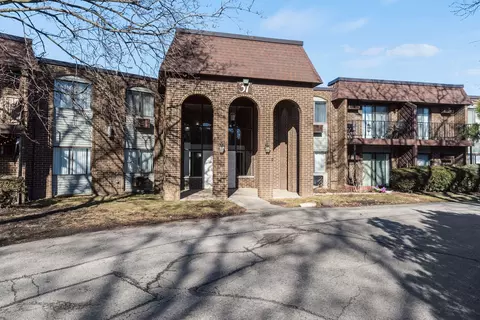 31 Washington Blvd #105, Mundelein, IL 60060