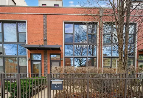 627 W Oak St, Chicago, IL 60610